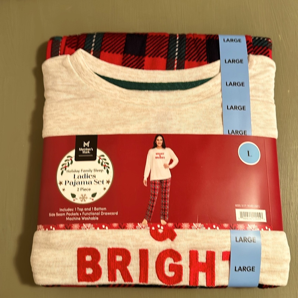 Member’s Mark Holiday Sleep Set size L
